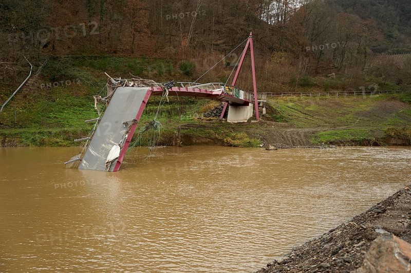 The bridge of a cycle path over the Ahr was destroyed by the flood. Altenahr