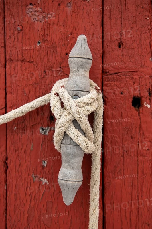 Cleat with boat stowage