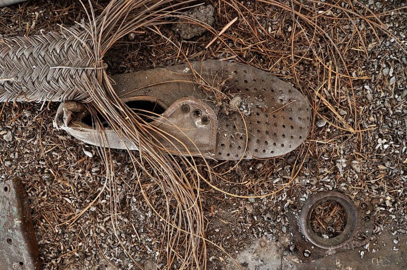 Men's suede shoe on the ground with rope of esparto grass