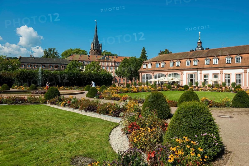Pleasure garden with castle and orangery