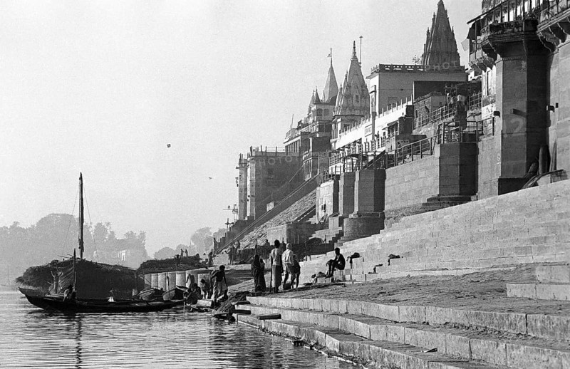 Stairs with pilgrims at the Assi-Ghats of Varanasi