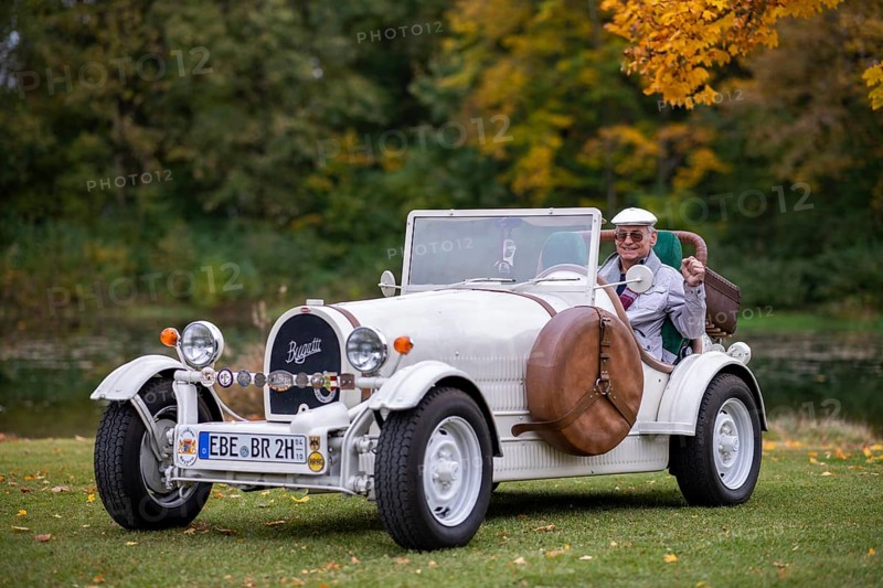 An elderly gentleman sitting in his replica of a 1923 Bugatti 35 B