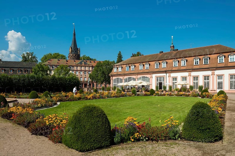 Pleasure garden with castle and orangery