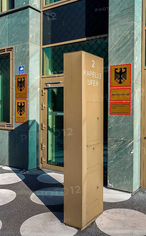 Entrance to federal ministries next to the Futurum building on Kapelle Ufer
