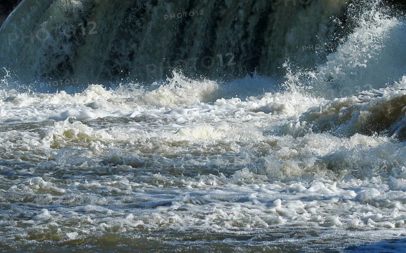 Strong current in the Chateauguay River