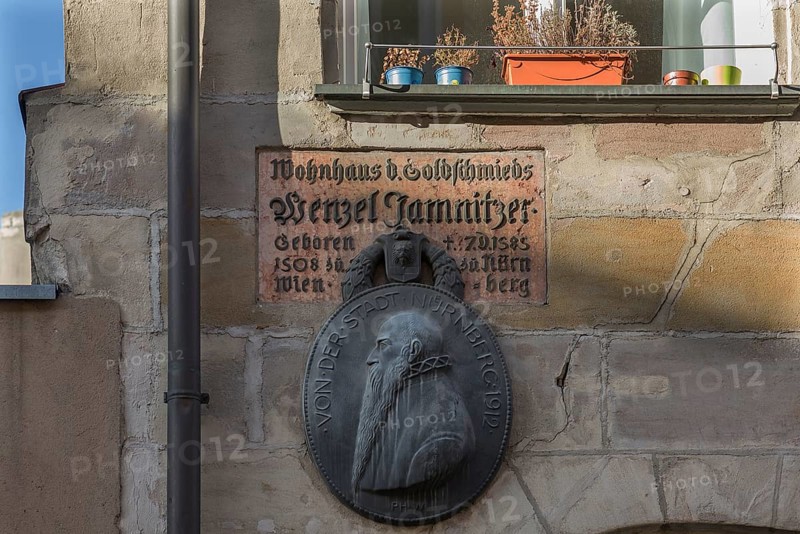 Information board and a relief on the house of the Nuremberg goldsmith Wenzel Jamnitzer 1585-1508