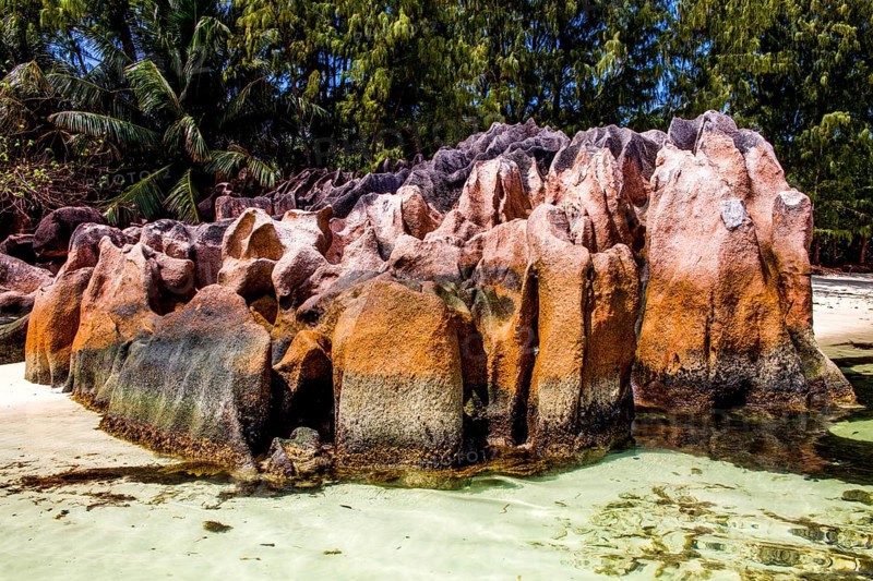 Granite rock landscapes at the side of Baie Laraie beach