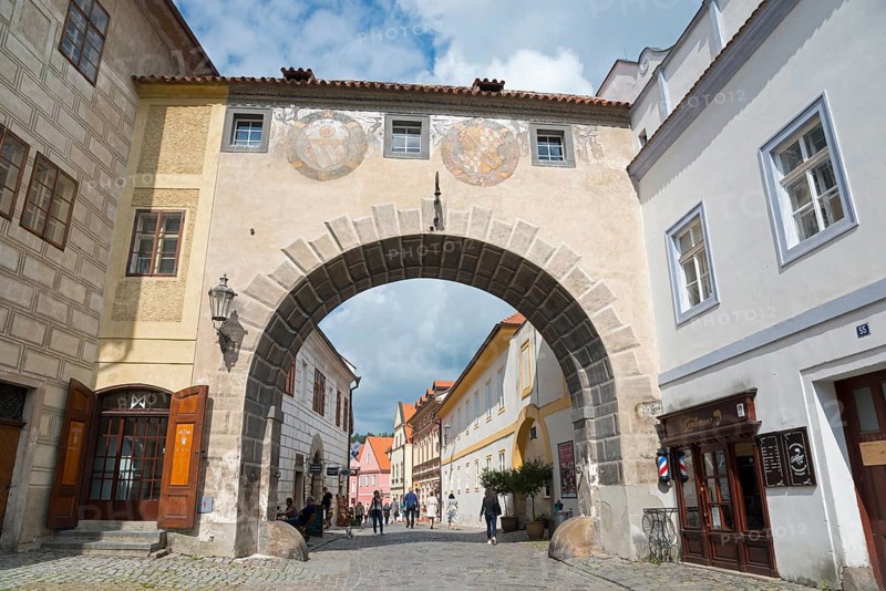 Connecting passage in Latran Street