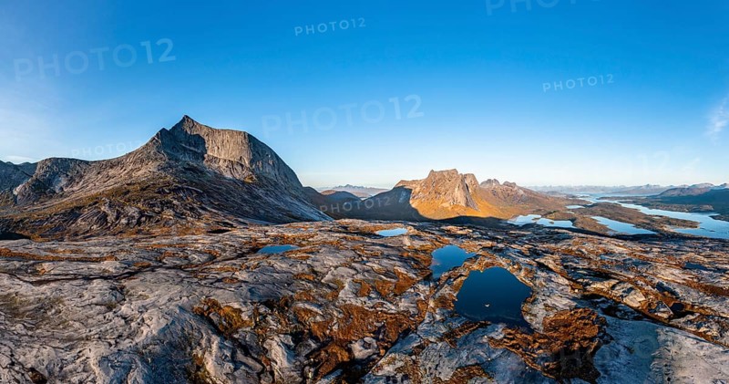 Mountains Kulhornet and Stortinden