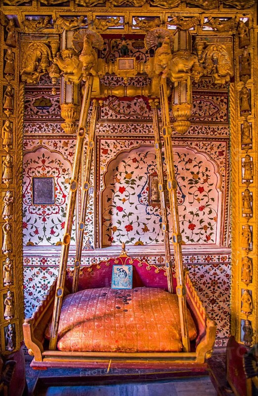 Swing for the young Maharaja