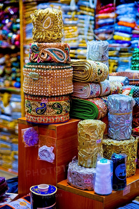 Bordure and fabrics in the souk