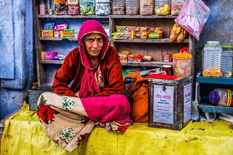 Colourful markets and craftsmen in the old town of Bundi