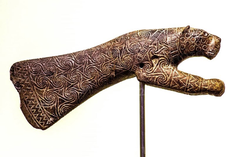 End handle of a sceptre in the shape of a panther