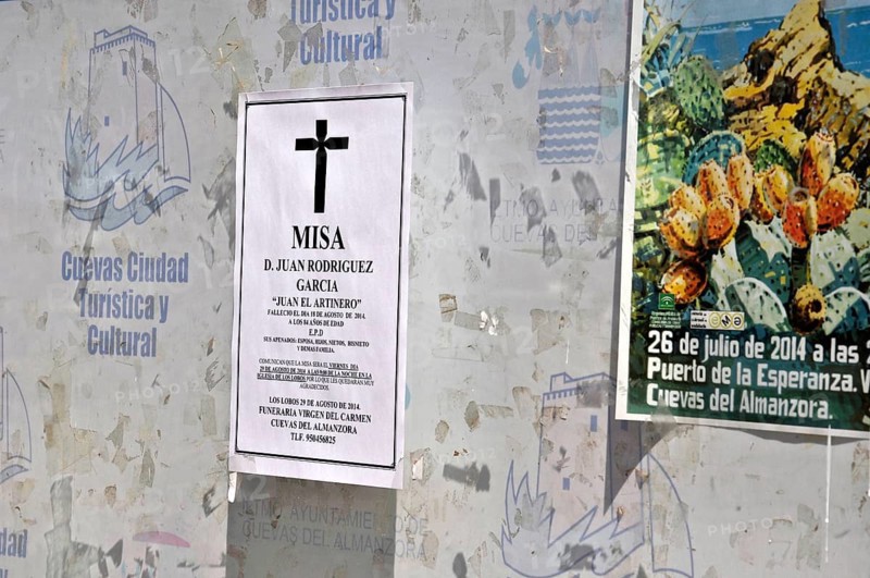 Announcement of a death on a wall