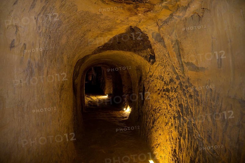 Passage in the sandstone of the Grotte del Cantinone