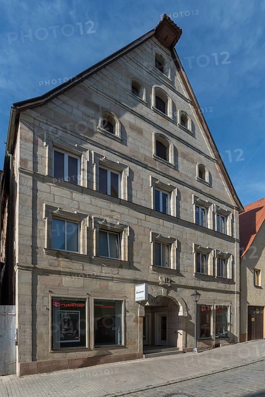 Residential and commercial building from 1905