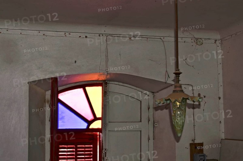 Entrance with lamp in the Art Nouveau style of a former stately finca
