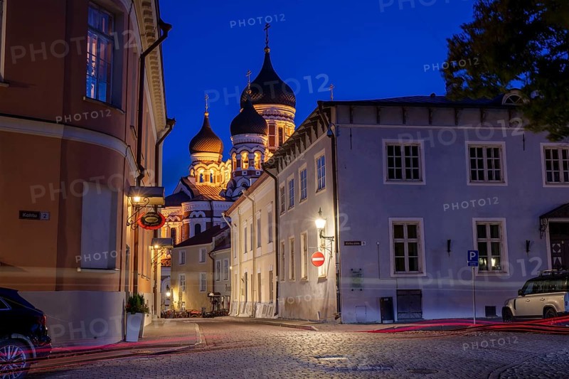 Alexander Nevski Cathedral at night from the Church Square
