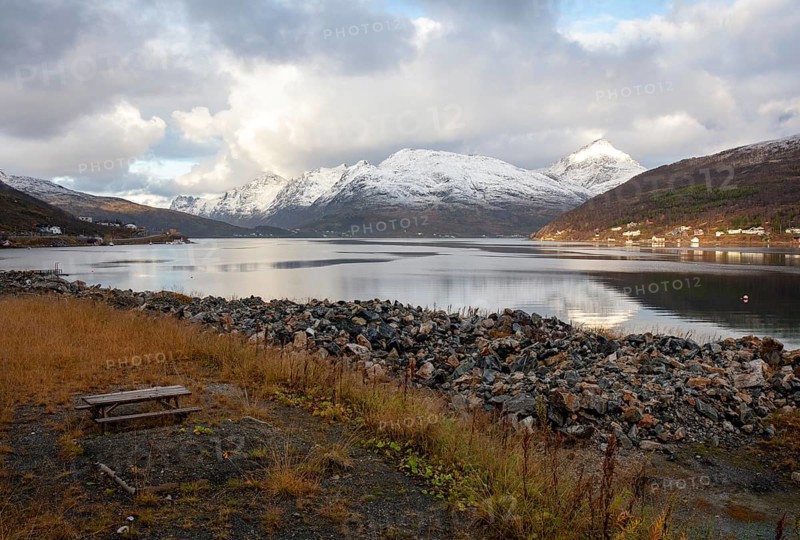 View over Kaldfjorden in autumn