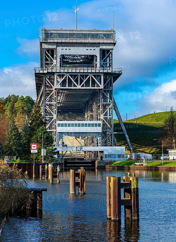 The old and new ship's hoist in Niederfinow