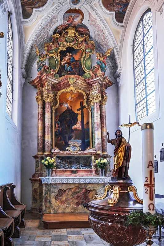 Side altar and baptismal font
