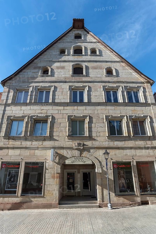 Residential and commercial building from 1905
