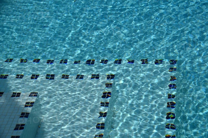 Supervision of a staircase in the swimming pool