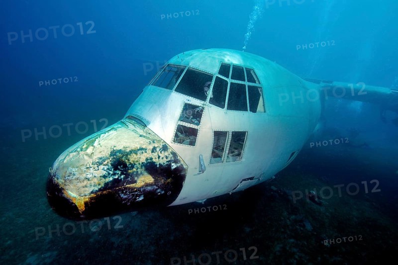 Aircraft sunk for divers
