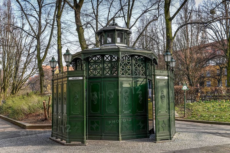 Urinal