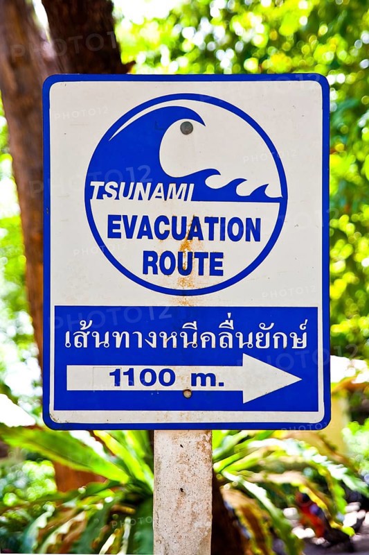 Tsunami warning signs