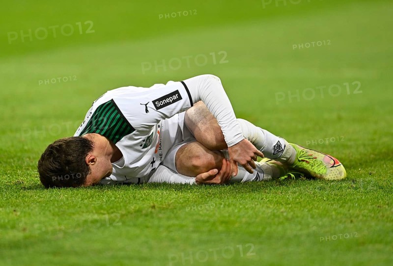 Joe Scally Borussia Moenchengladbach BMG injured ground injury