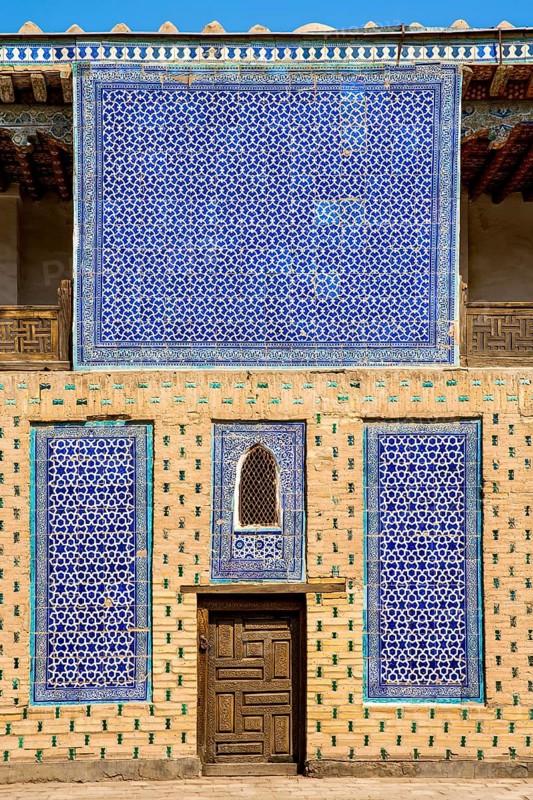 Harem with very elaborately worked ayvans