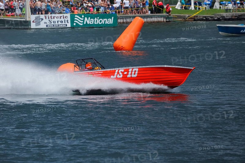 Boat racing on the Saint Lawrence River