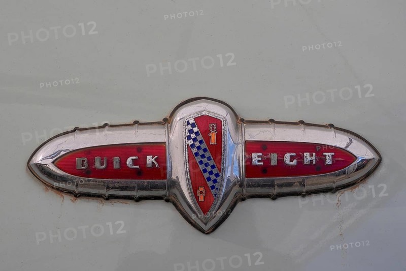 Logo of the Buick Eight