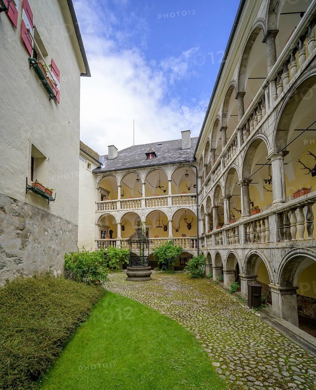 Arkadenhof Strechau Castle