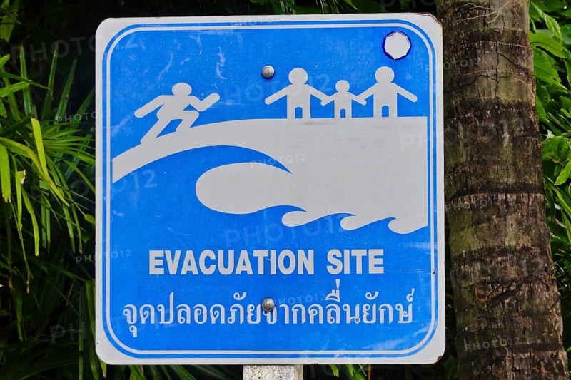Tsunami warning signs