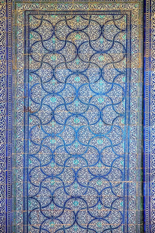 Harem with very elaborately worked ayvans