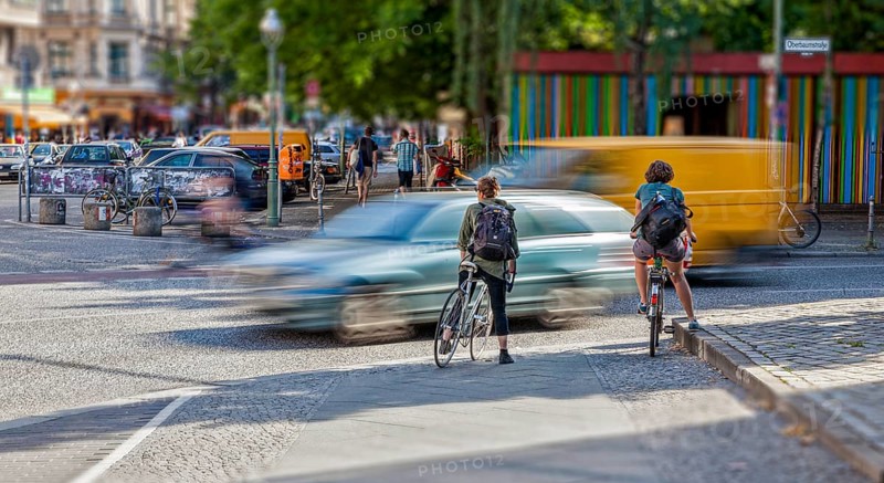 Image editing of cyclists in Berlin traffic