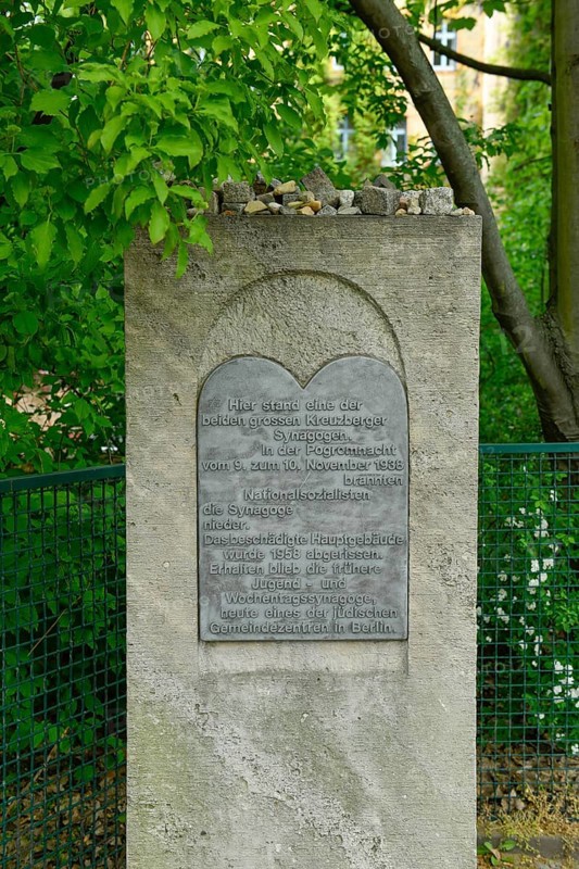 Memorial plaque