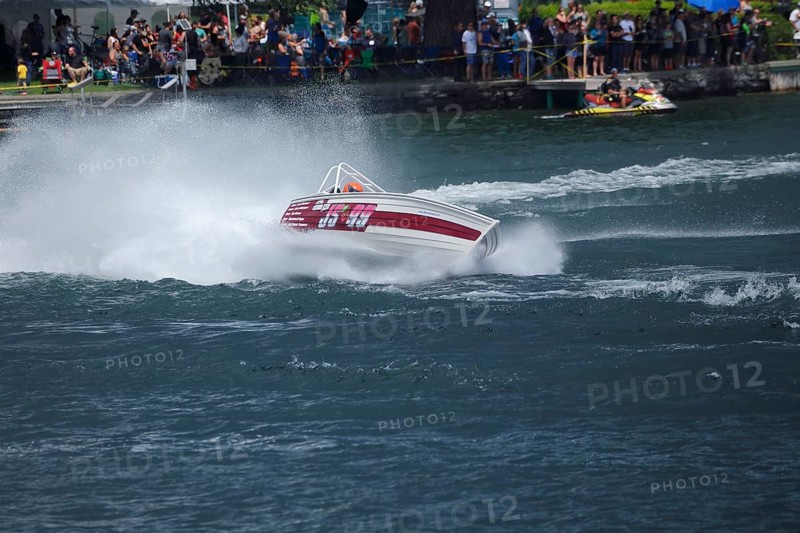 Boat racing on the Saint Lawrence River