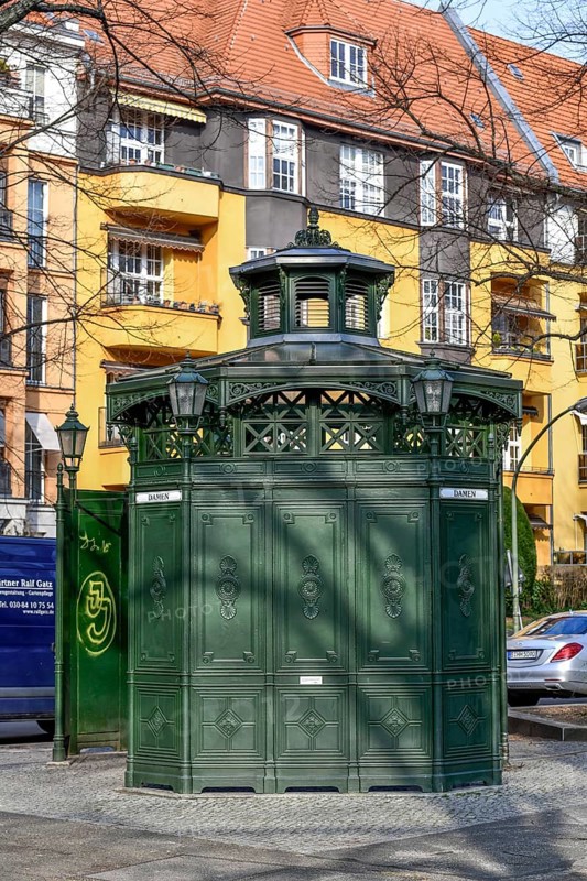 Urinal