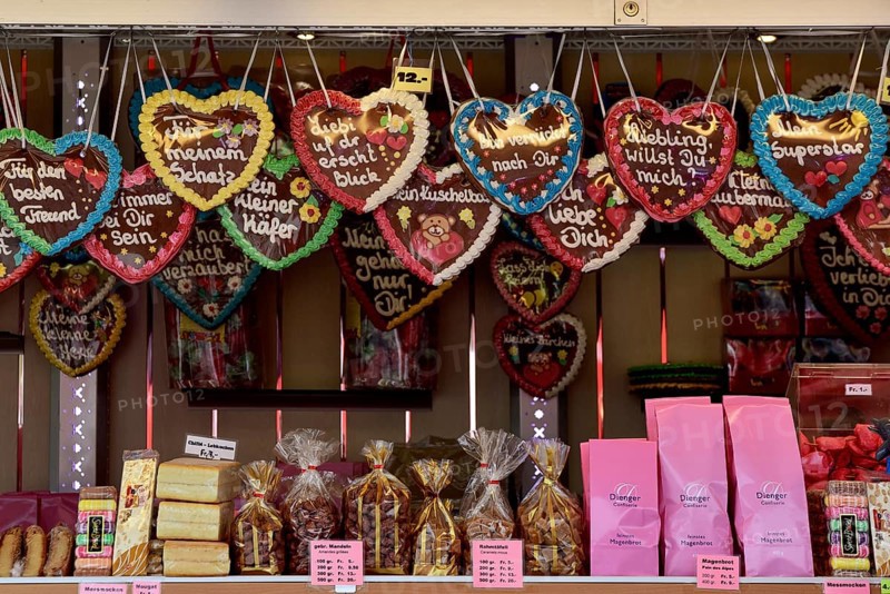 Stand with gingerbread hearts