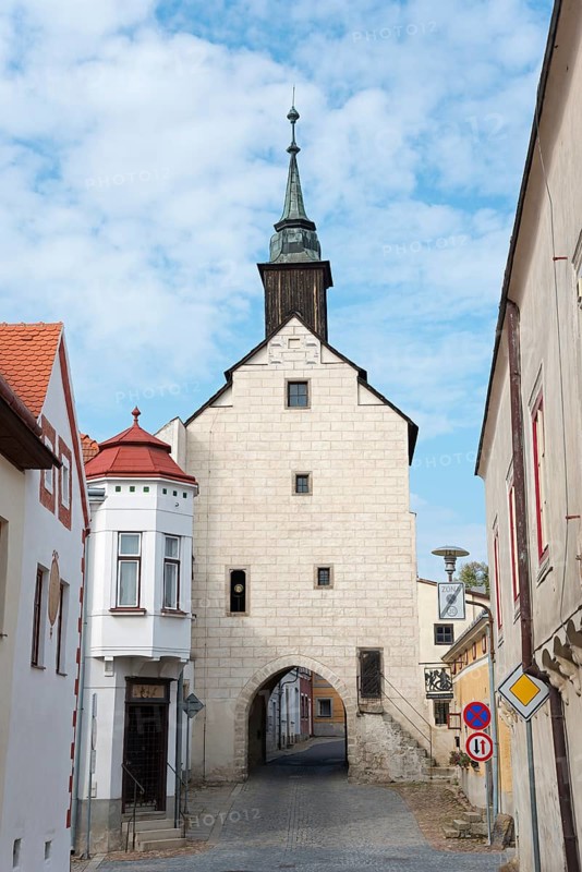 Dacice Gate