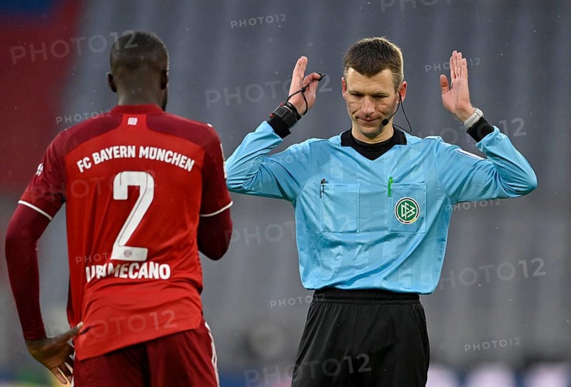 Referee Referee Benjamin Cortus Gesture