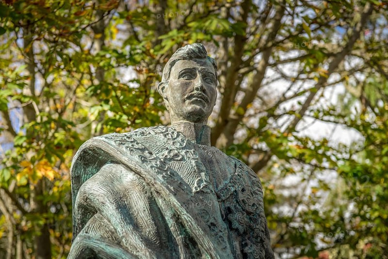 Statue
