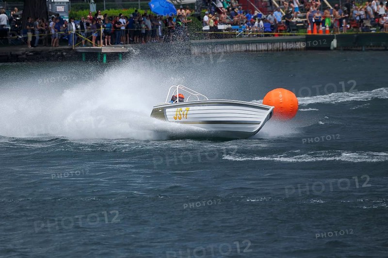 Boat racing on the Saint Lawrence River