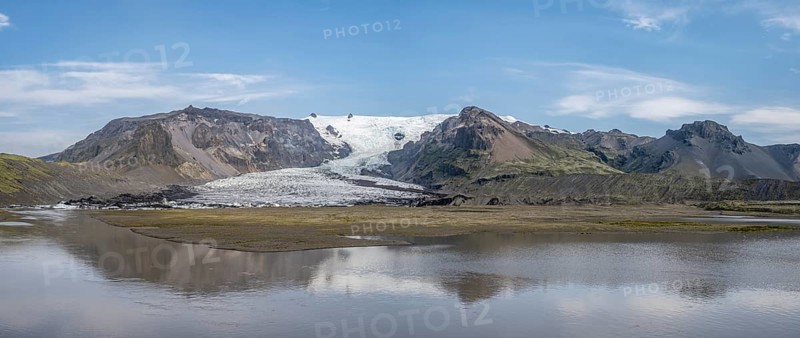 Fjallsarlon glacial lake