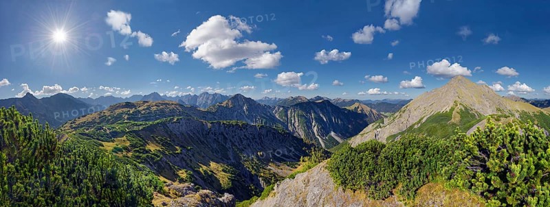 Panoramic view from Plumsjoch towards Engtal to Satteljoch and the summits of Kompar and Mondscheinspitze