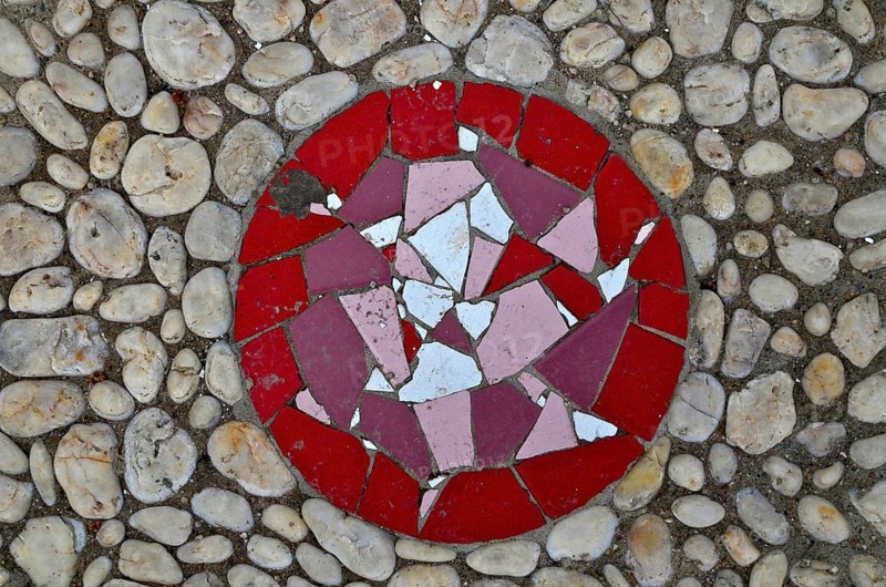 Flooring with pebbles and masaic