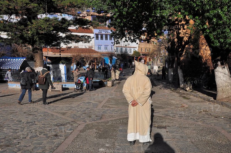 Man in jellabah at Plaza Uta el-Hammam